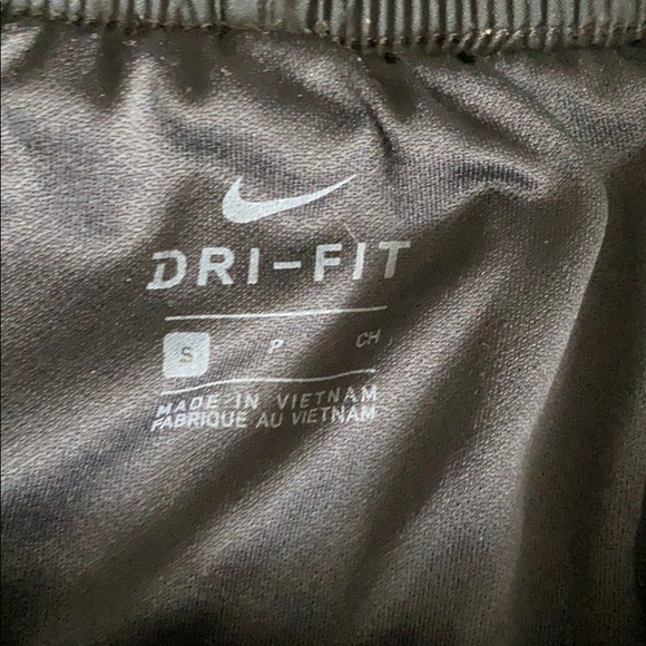 nike shorts - Picture 2 of 2